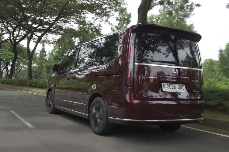 mobil keluarga, Mobil Keluarga, Honda Step WGN, Mobil Hybrid, performan responsif, Uji Akselerasi Honda Step WGN: 0-100 Kpj di Bawah 10 Detik