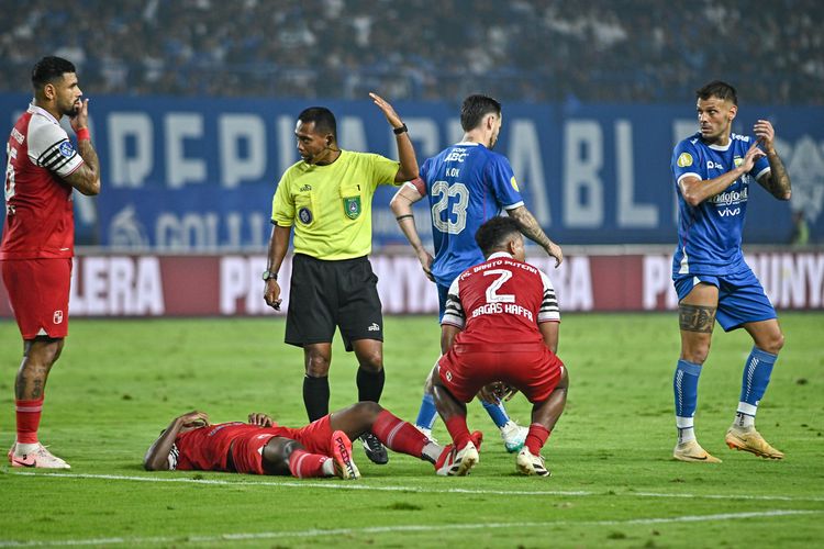 Persib, Barito Putera, Persib Bandung, Liga 1, Febri Hariyadi, Hasil Liga 1, Persib Bandung Vs Barito Putera, Hasil Persib vs Barito Putera, Liga 1 2024-2025, Bojan Hodak, Hasil Persib Vs Barito Putera 1-1: Maung Tak Puas Kinerja Wasit, Protes ke PSSI
