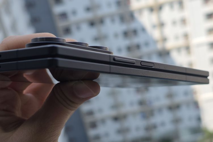 Samsung, unboxing, Samsung Z Fold 7, Samsung Galaxy Z Fold 7, samsung z fold 7, spesifikasi samsung z fold 7, harga samsung z fold 7, Unboxing Samsung Z Fold 7, HP Lipat Tertipis yang Makin Nyaman Digenggam, Tipis, makin nyaman digenggam, Bekas lipatan makin minim, Kamera 200 MP dan Samsung Log, Spesifikasi Samsung Galaxy Z Fold 7, Harga Galaxy Z Fold 7