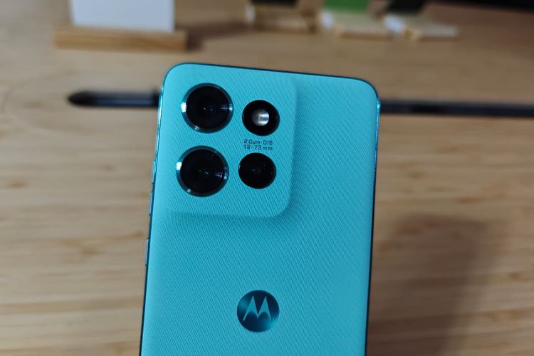 Smartphone, Lenovo, Motorola, Motorola Edge 60 Neo, Moto Edge 60 Neo, spesifikasi Motorola Edge 60 Neo, spesifikasi Moto Edge 60 Neo, Hands-on Motorola Edge 60 Neo di Jerman, HP Compact yang Pas di Tangan, HP compact, nyaman digenggam, Desain punggung yang familier, Frame yang serasi, Spesifikasi Moto Edge 60 Neo