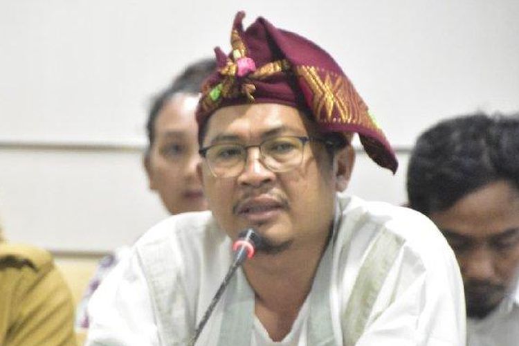 Gunung Rinjani, turis berbikini di rinjani, turis di pemandian air panas rinjani, turis di rinjani, turis pakai bikini di rinjani, Duduk Perkara hingga Sikap Resmi, Polemik Turis Berbikini di Rinjani