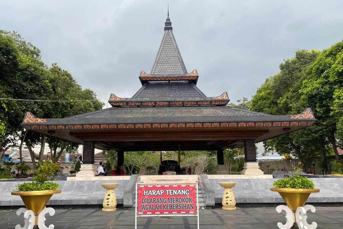 Jawa Timur, Blitar, Makam Bung Karno, wisata, kartika sari dewi soekarno, Putri Presiden Pertama Republik Indonesia, Kartika Sari Dewi Soekarno Berziarah ke Makam Bung Karno, Harga Tiketnya Rp 3.000