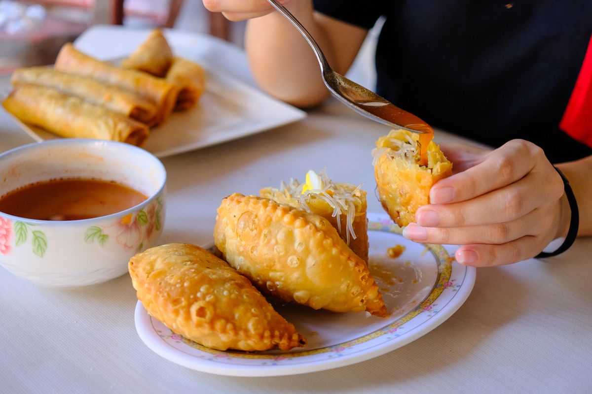 Makassar, kuliner, Kuliner Makassar, jalangkote, jalangkote adalah, resep jalangkote kampung, Resep jalangkote Makassar, makanan tradisional makassar, resep jalangkote pastel, Jalangkote, Camilan Khas Makassar yang Renyah dan Gurih, Lengkap dengan Resepnya