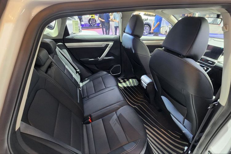 Geely, spesifikasi, GJAW 2025, geely coolray, Plus - Minus Geely Coolray: Mesin 1.5 L Turbo 3 Silinder