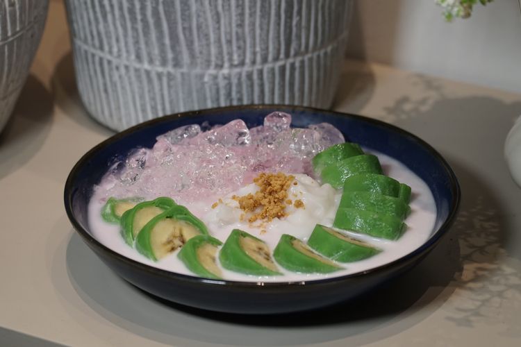minuman, 10 Ide Jualan Es Segar Takjil yang Laris Saat Bulan Ramadan, 1. Es susu kurma, 2. Es cendol, 3. Es lumut, 4. Es buah atau es campur, 5. Es pisang hijau, 6. Es blewah, 7. Es kopyor, 8. Es kuwut, 9. Es teler, 10. Es kelapa muda jeruk