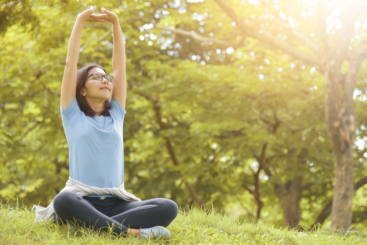 grounding, stres, Grounding, kesehatan mental, teknik grounding, Teknik Grounding, redakan stres, grounding meditation, Teknik grounding, teknik grounding dalam psikologi, teknik grounding psikologi, teknik grounding 54321, 30 Latihan, Teknik Grounding Fisik: Fokus pada Pancaindra, Teknik Grounding Mental: Alihkan Fokus Pikiran, Teknik Grounding yang Menenangkan Emosi, Bagaimana Teknik Grounding Bekerja?