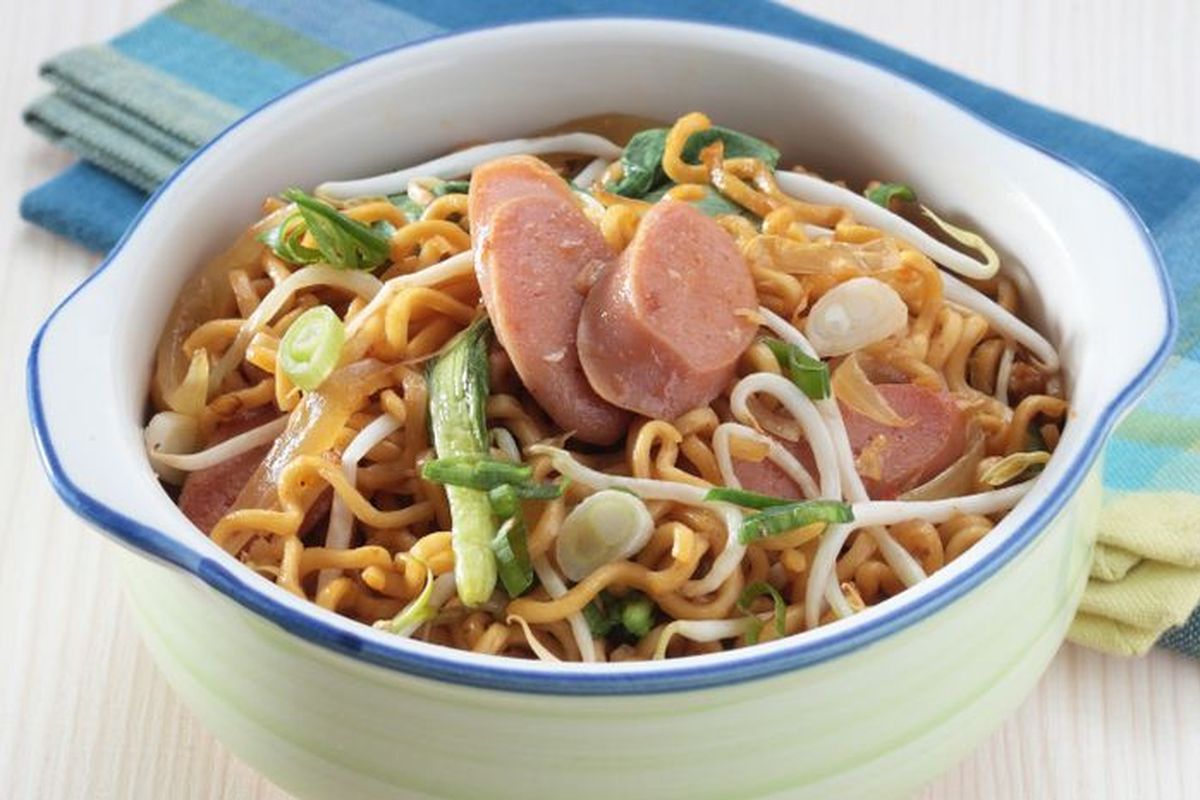 Resep mi goreng sosis teriyaki, Cara membuat mi goreng sosis teriyaki, resep mie goreng, resep mie goreng sederhana, resep mi goreng sosis teriyaki, cara membuat mi goreng sosis teriyaki, resep mi goreng simple, resep mie goreng simple, Resep Mi Goreng Sosis Teriyaki Tanpa Bumbu Halus, Menu Sarapan Simpel