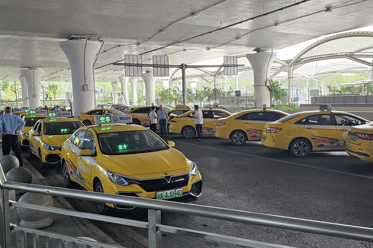 mobil, China, pelat nomor, mobil listrik, Beli Mobil Bensin di China Bisa Antre Pelat Nomor 10 Tahun