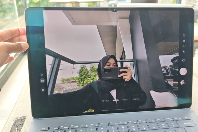 Samsung, hands on, unboxing, Samsung Galaxy Tab S11 Ultra, Menjajal Samsung Galaxy Tab S11 Ultra, Tablet Tipis dengan Layar Laptop Gaming, Kotak kemasan dan aksesori, Bodi tablet tipis dan ringan, Layar besar seperti laptop, Kamera jernih, support ultrawide, Fitur Galaxy AI bantu produktivitas, Stylus S Pen super ringan, Book cover keyboard bikin "aman"