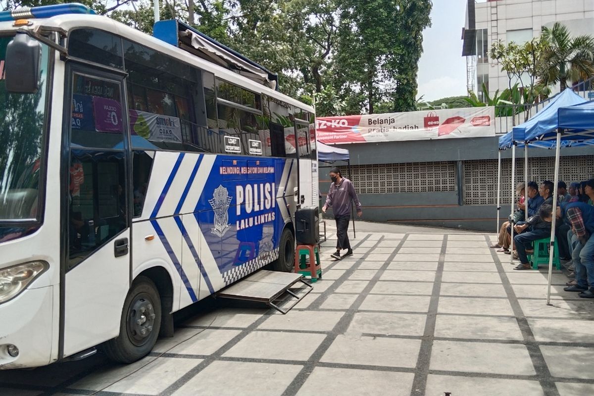 Satlantas Polrestabes Bandung, Jadwal SIM Keliling Bandung 12–17 Januari: Lokasi, Syarat, dan Biaya Lengkap, Bagaimana jadwal SIM keliling Mobil 1 &amp; 2 di Kota Bandung?, Apa saja syarat perpanjangan SIM melalui layanan keliling?, Tahapan apa yang harus dilalui pemohon?, Berapa biaya perpanjangan SIM keliling di Bandung?
