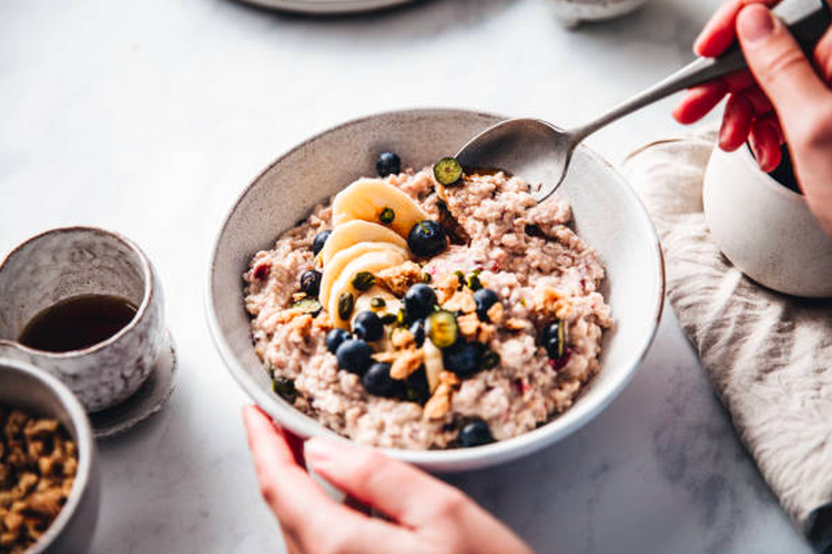 diet, penurunan berat badan, pola makan sehat, Ahli Gizi Ungkap Jenis Karbohidrat Terbaik untuk Turunkan Berat Badan, Apa itu whole grains?, Terbukti bantu turunkan berat badan, Bisa kurangi lemak perut, Tidak perlu takut karbo, Rekomendasi ahli