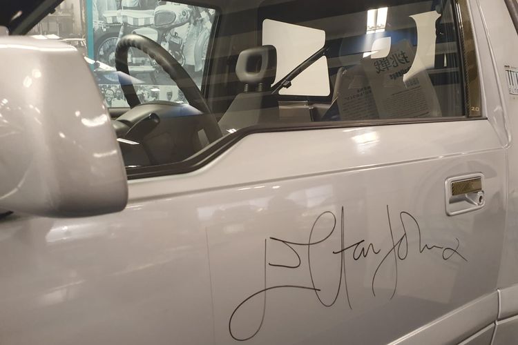 Suzuki VItara, suzuki plaza museum, suzuki vitara cabrio, suzuki vitara elton john, suzuk, Suzuki Vitara Cabrio Elton John Edition, Perpaduan Otomotif dan Musik