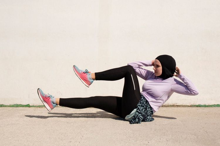 outfit olahraga hijab, outfit olahraga hijab modis, 20 Outfit Olahraga Hijab Modis untuk Jogging, Gym, dan Outdoor, Tips Memilih Outfit Olahraga Hijab Modis dan Nyaman, Outfit Olahraga Hijab Modis untuk Gym, Outfit Olahraga Hijab Modis untuk Outdoor, Kesalahan yang Perlu Dihindari Saat Memilih Outfit Olahraga Hijab