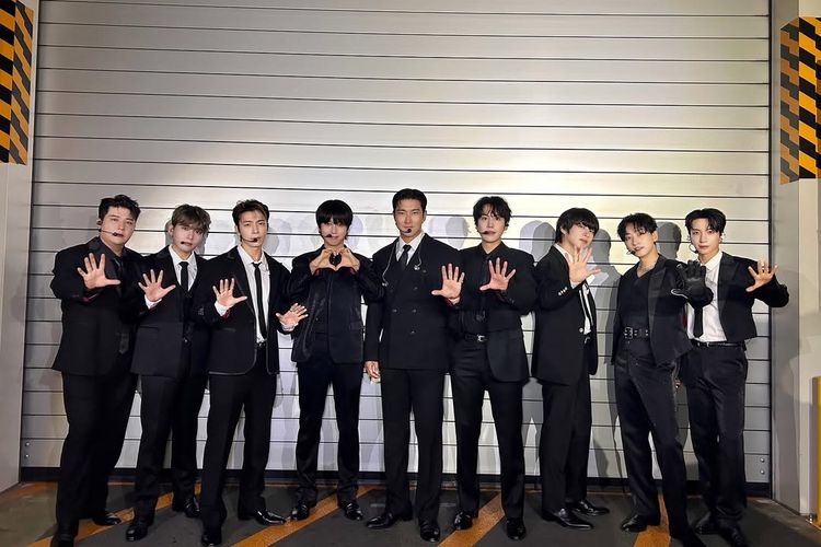 Super Junior, konser super junior 2025, konser super junior 2025 jakarta, super junior member, super junior konser jakarta 2025, super show 10 jakarta, outfit super junior, 5 Inspirasi Gaya Super Junior, Rapi dan Elegan, 1. Santai namun tetap stylish, 2. Serba putih yang elegan, 3. Hitam klasik, 4. Sentuhan glamor dengan merah, 5. Kasual edgy dengan jeans
