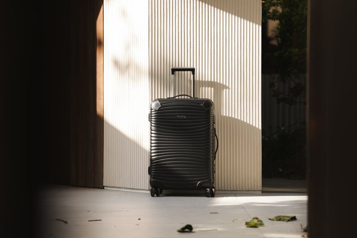 aturan wisata jepang, koper terbengkalai jepang, sampah koper jepang, aturan buang sampah jepang, lonjakan turis asing jepang, Kenapa Banyak Koper Terbengkalai di Jepang?