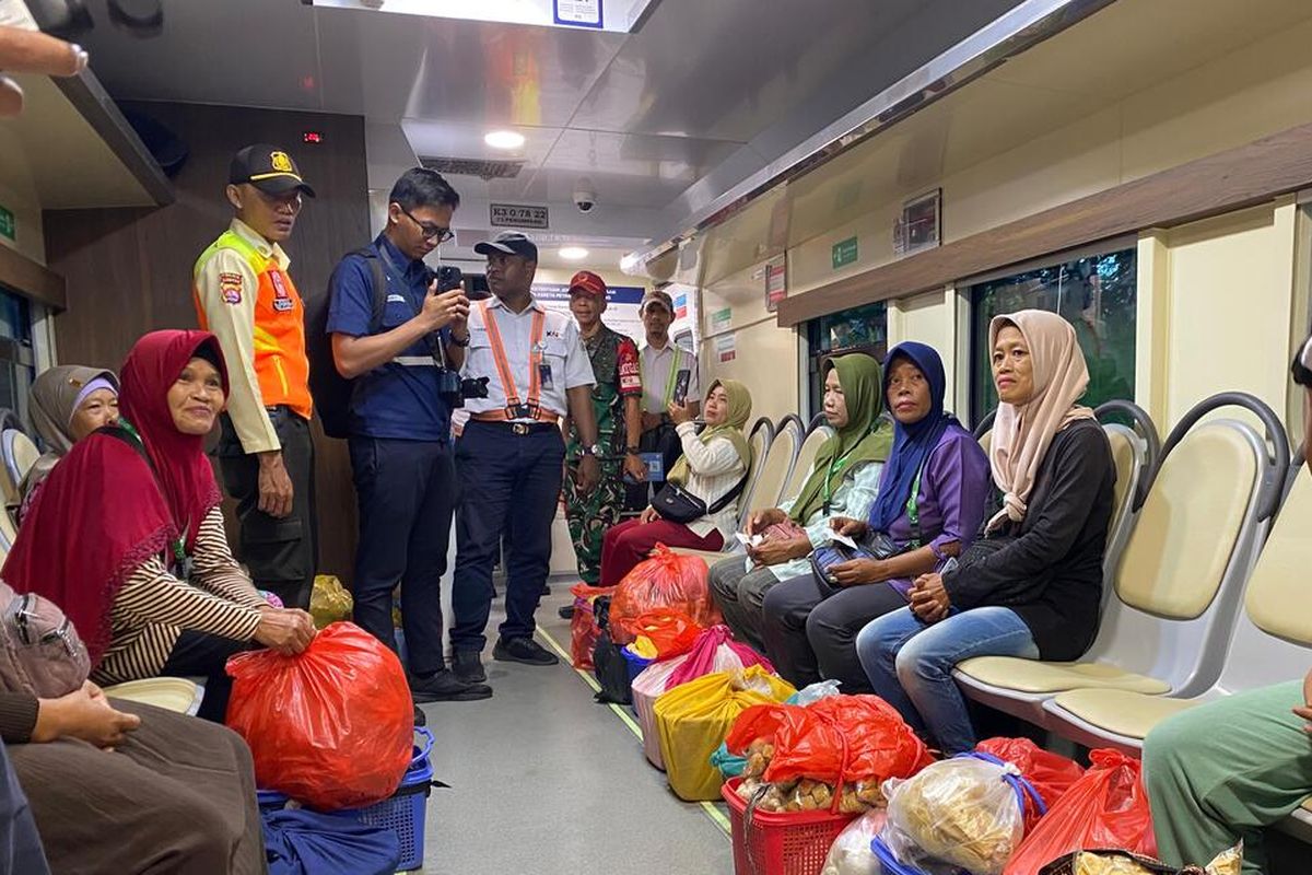 Kereta Khusus Petani-Pedagang, Kereta khusus petani dan pedagang, kereta khusus petani dan pedagang, rute kereta khusus petani dan pedagang, tiket kereta khusus petani dan pedagang, Mengenal Kereta Khusus Petani-Pedagang yang Resmi Beroperasi Hari Ini