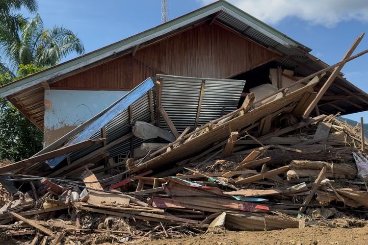 Berita Foto, banjir Agam, banjir sumbar 2025, dampak banjir sumatera, banjir agam sumbar, BERITA FOTO: Kerusakan di Agam, Wilayah Terdampak Banjir dengan Korban Tewas Tertinggi di 3 Provinsi, Mengapa Tiga Kecamatan Ini Masih Terisolir?, Berapa Banyak Warga yang Terisolir?, Berapa Jumlah Korban Jiwa dalam Bencana Ini?, Berapa Banyak Warga Mengungsi dan Kerusakan Infrastruktur?