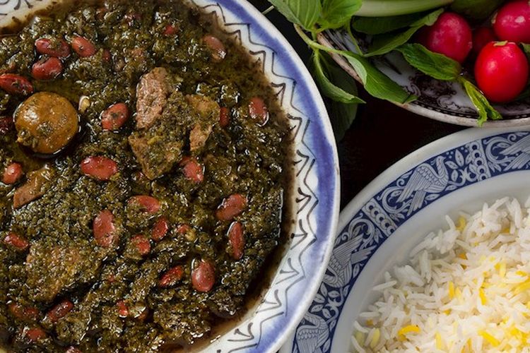 makanan populer di Iran, Makanan khas Iran, 5 Makanan Populer di Iran Versi Taste Atlas 2026, Ada Tahchin hingga Kebab Spesial, 1. Chelo kabab, 2. Khoresh, 3. Kabab barg, 4. Tahchin, 5. Ghormen sabzi