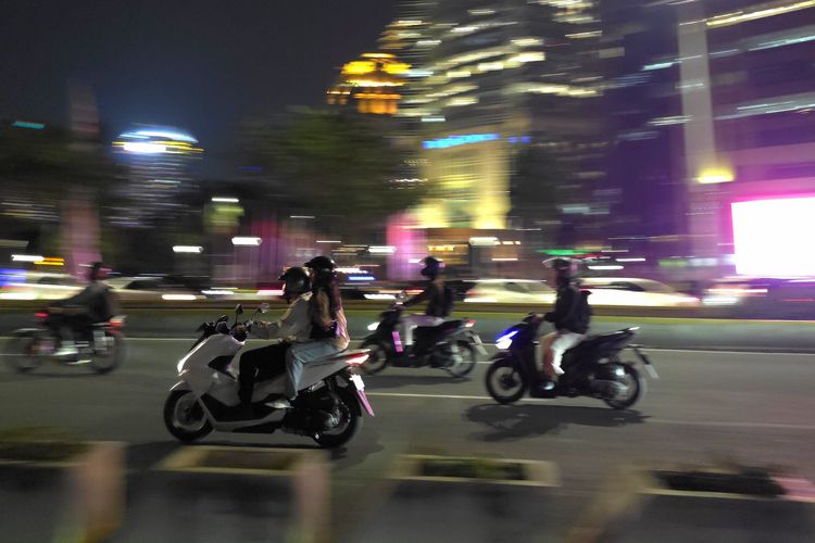 Samsung, Galaxy S25 Edge, Samsung S25 Edge, Jakarta, kamera 200 MP, zoom, Senayan, hasil foto, low light, Kamera 200 MP, samsung s25 edge, HP tipis, Kamera 200 MP Samsung Galaxy S25 Edge Merekam Jakarta, Tajam Meski Tanpa Telefoto, Tanpa kamera telefoto, zoom tetap andal, Foto malam hari , AI dan fitur edit pintar, Sampel foto Galaxy S25 Edge di Taipei
