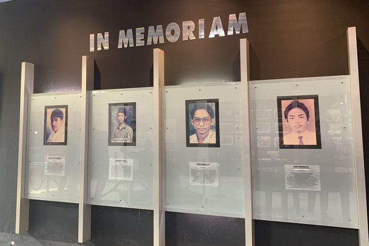 Museum Tragedi 12 Mei 1998, koleksi Museum Tragedi 12 Mei 1998, Koleksi Museum Tragedi 12 Mei 1998, Museum Gratis di Jakarta, museum tragedi 12 mei 1998 universitas trisakti, ada apa saja di Museum Tragedi 12 Mei 1998, museum gratis di jakarta barat, 7 Koleksi Museum Tragedi 12 Mei 1998, Ada Dinding Kaca Bekas Tembakan, 1. Bekas tembakan di kaca museum, 2. Papan pameran bekas tandu, 3. Barang peninggalan korban, 4. Foto-foto, 5. Kronologi, 6. Papan "In Memoriam", 7. Rekaman video