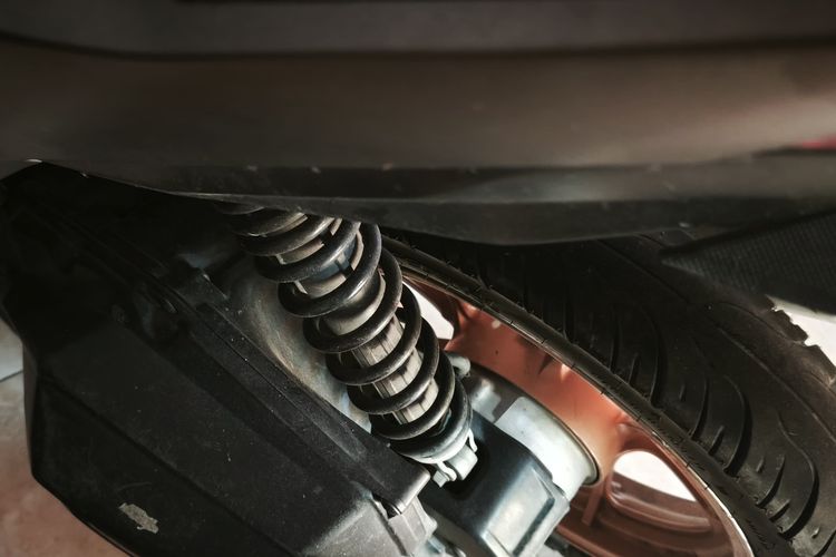 kaki-kaki motor rusak, kaki-kaki motor cepat rusak, dampak buruk jalan jelek, Motor Sering Lewat Jalan Jelek Bikin Kaki-kaki Cepat Rusak?