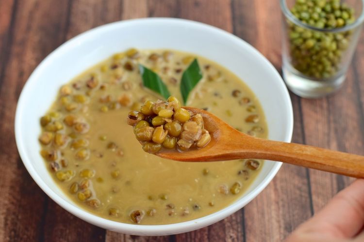 bubur kacang hijau, Resep bubur ayam, bubur ketan hitam, bubur terenak di asia, bubur terbaik di asia, bubur ayam bandung, 5 Resep Bubur Khas Indonesia yang Masuk Daftar Bubur Terenak di Asia, 1. Bubur Ayam Bandung, 2. Bubur Ketan Hitam, 3. Bubur Kacang Hijau, 4. Papeda Asli Papua, 5. Bubur Manado
