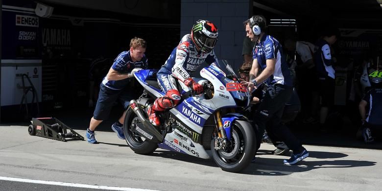 Yamaha, mesin 850 cc, MotoGP, Peralihan Mesin V4 1000 cc Yamaha Menuju 850 cc