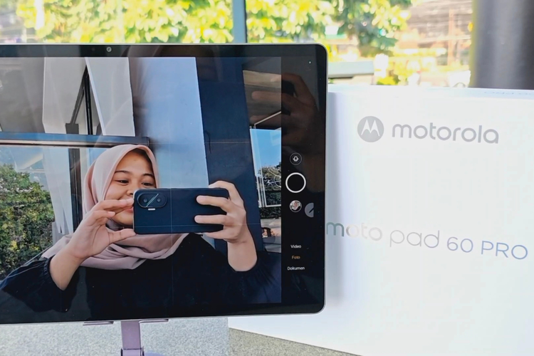 tablet, Motorola, hands on, Moto Pad 60 Pro, spesifikasi Moto Pad 60 Pro, fitur moto pad 60 pro, Hands-on Motorola Moto Pad 60 Pro: Tablet Serbaguna dengan Layar 3K dan Stylus Responsif, Desain kotak simpel, aksesori lengkap ada Stylus, Desain warna cantik, material aluminium, Port lengkap, ada JBL quad speaker , Layar lega, scrolling mulus, Kamera jernih, bisa scan dokumen, Stylus responsif, nyaman digenggam, Bisa konek lintas perangkat, Entertainment Space dan Productivity, Baterai awet, performa cepat, Kesimpulan