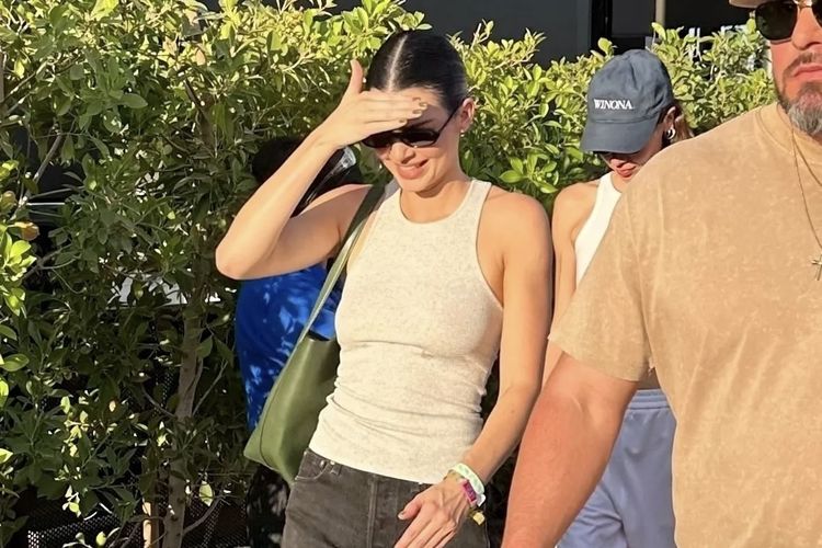 Kendall Jenner, model kendall jenner, Kendall Jenner tinggalkan dunia modeling, keluarga kardashian dan jenner, Kendall Jenner Ingin Tinggalkan Dunia Modeling dan Pilih Hidup Sederhana, Hidup di balik sorotan kamera, Rindu hidup sederhana, Fokus pada masa depan untuk jadi desain interior, Tumbuh dengan dukungan keluarga