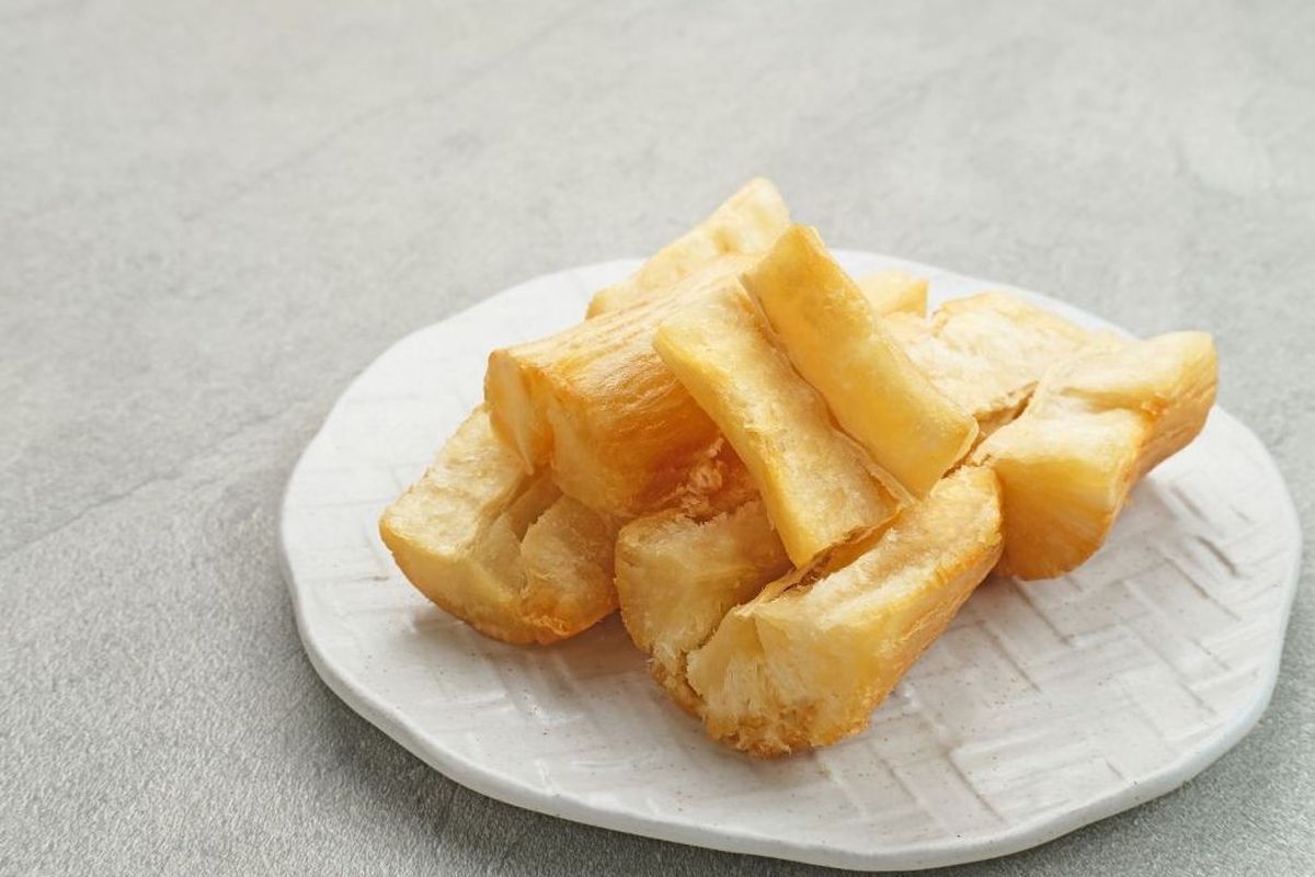 singkong goreng, bumbu singkong goreng, singkong goreng merekah, membuat singkong goreng, singkong goreng lembut, Tips Membuat Singkong Goreng Merekah dan Lembut, Apa Bumbunya?, Pilih jenis singkong yang tepat, Mengukus atau merebus singkong, Siapkan bumbu singkong goreng, Cara menggoreng singkong