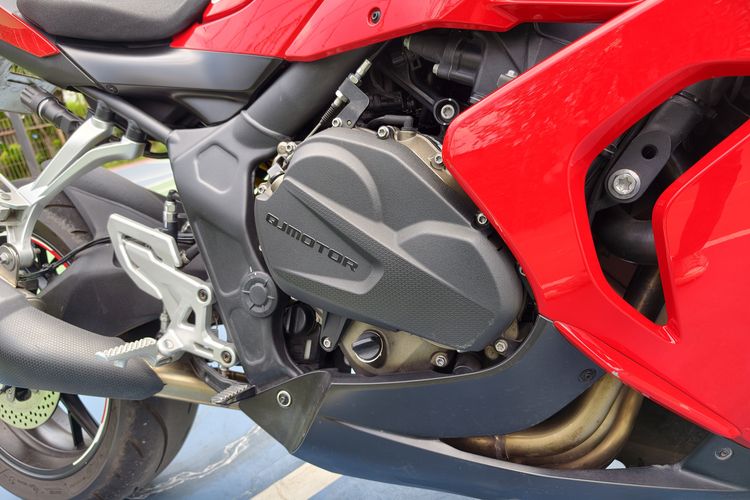 SRK 800 RR, Review Lengkap QJMotor SRK 800 RR: Moge 4 Silinder Rp 268 Juta