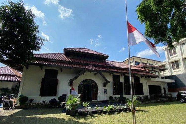 Bandung, libur Lebaran, Ide Liburan di Bandung, Mampir ke Tempat Wisata Sejarah, 1. Gedung Sate, 2. Gedung Merdeka, 3. Museum Mandala Wangsit Siliwangi, 4. Museum Konferensi Asia Afrika, 5. Monumen Perjuangan Rakyat Jawa Barat, 6. Gedung Indonesia Menggugat, 7. Goa Belanda