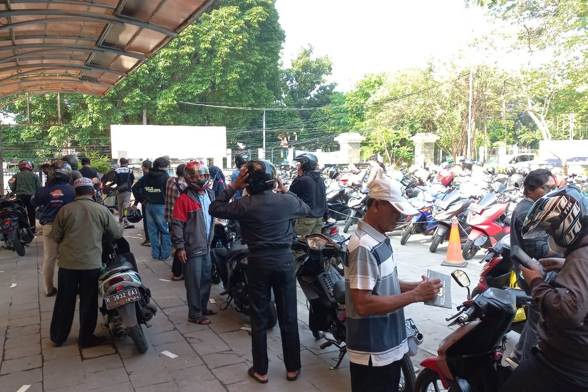 Calo mengurus STNK, Beda calo dan biro jasa, Bayar pajak kendaraan di Samsat, Ini Perbedaan Calo dan Biro Jasa Saat Mengurus Pajak di Samsat