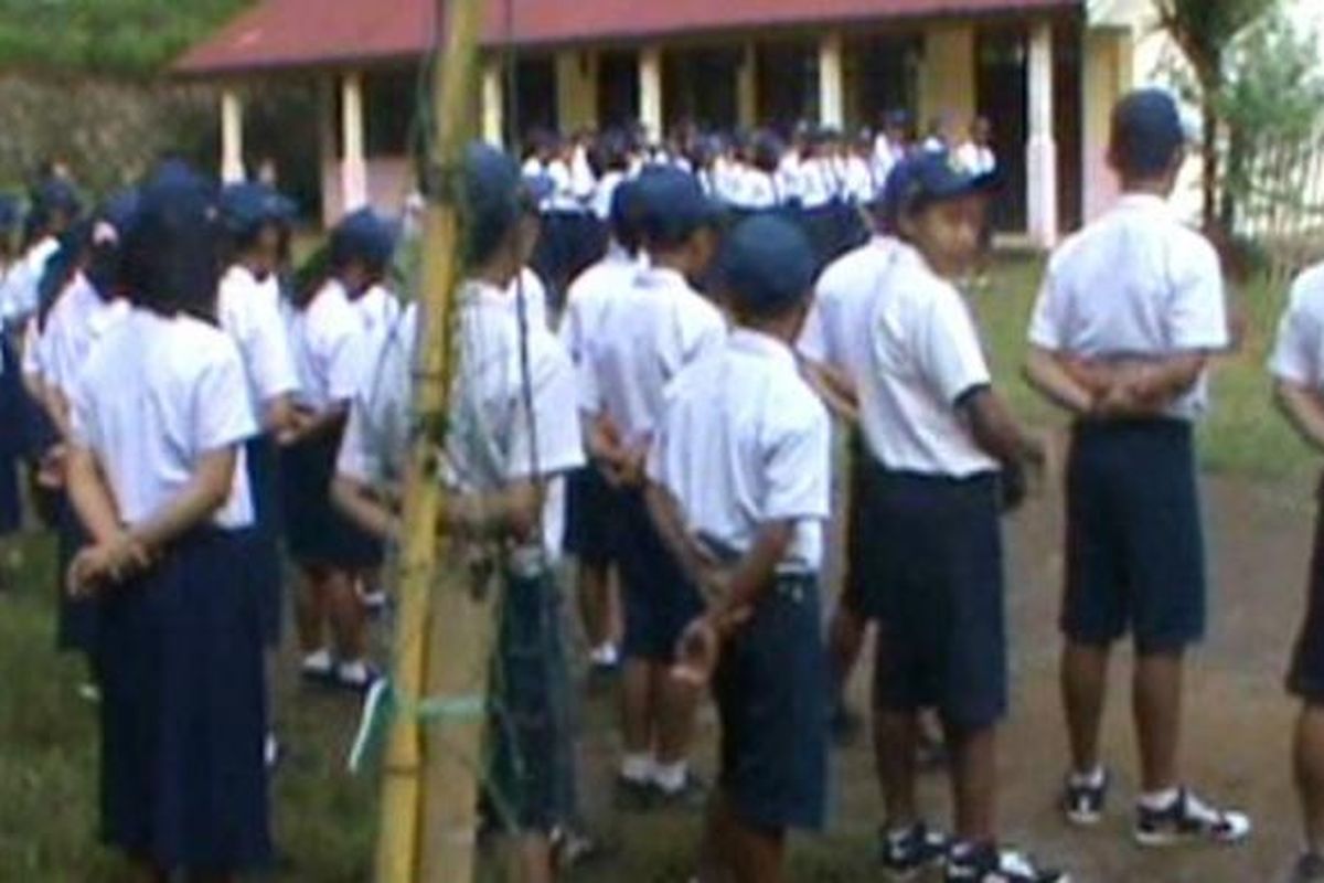 Dedi Mulyadi, siswa nakal di jabar dibina tni, siswa nakal, siswa nakal dikirim ke barak TNI, siswa nakal dikirim ke barak militer, siswa nakal dimasukkan ke barak militer, Dedi Mulyadi kirim siswa nakal ke barak militer, kebijakan dedi mulyadi, kirim siswa nakal ke barak militer, Kirim Siswa Nakal ke Barak Militer, Apakah Efektif Mengatasi Perilaku Bermasalah?