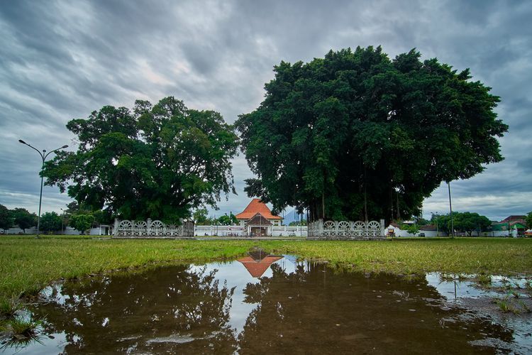 Stasiun Tugu, wisata gratis, wisata yogyakarta, tempat wisata dekat stasiun yogyakarta, 7 Tempat Wisata Dekat Stasiun Yogyakarta, Tiket Masuk Murah hingga Gratis, 1. Malioboro, 2. Beteng Vredeburg, 3. Museum Sonobudoyo, 4. Keraton Yogyakarta, 5. Diorama Arsip Jogja, 6. Alun-alun Kidul Yogyakarta, 7. Taman Pintar