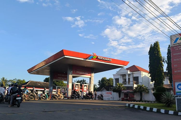 memanaskan mesin, boros BBM, Memanaskan Mesin Mobil Terlalu Lama Bikin Boros BBM, Ini Faktanya