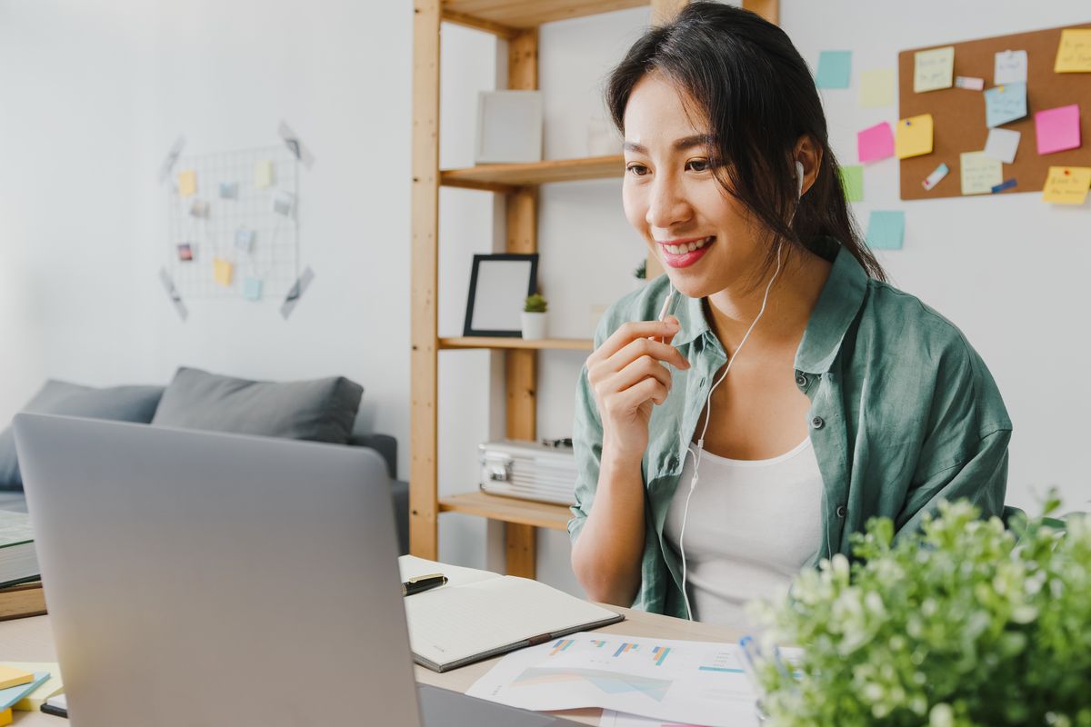 kesehatan mental, menjaga kesehatan mental, cara menjaga kesehatan mental, tips menjaga kesehatan mental, bagaimana cara menjaga kesehatan mental, tips kesehatan mental, cara menjaga mental health, 10 Cara Menjaga Kesehatan Mental Setiap Hari Menurut Psikolog, 1. Curahkan perasaan kamu, 2. Makan dengan baik dan seimbang, 3. Tetap terhubung dengan orang lain, 4. Ambil waktu jeda dari rutinitas, 5. Menerima diri sendiri apa adanya, 6. Tetap aktif dan bergerak, 7. Hindari minum alkohol, 8. Jangan ragu minta bantuan, 9. Lakukan kegiatan yang kamu sukai, 10. Peduli terhadap sesama