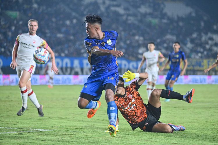 PSIS Semarang, PSS Sleman, Liga 1 2024-2025, Barito Putera, Persib Bandung, Semen Padang, Persebaya Surabaya, Persis Solo, Hasil Liga 1, arema fc vs persik kediri, PSIS Resmi Degradasi dari Liga 1, Lima Tim Bersaing Hindari Zona Merah