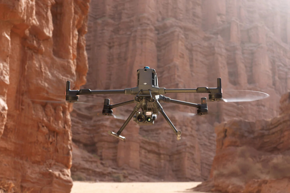 drone, Matrice 400, Drone, DJI Matrice 400, Spesifikasi drone Matrice 400, DJI Rilis Drone Matrice 400, Sejam Bisa Gendong Beban 6 Kg, Bisa kirim gambar dari jarak 40 km, Fitur "Smart Detection", Bisa pasang tujuh perangkat, Ketersediaan drone DJI Matrice 400