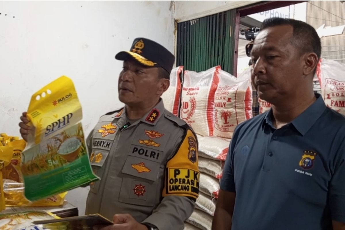Polda Riau, beras oplosan, Kapolda Riau, Irjen Herry Heryawan, kapolda Riau, wrapup, Beras Oplosan 9 Ton di Pekanbaru Digerebek, Kapolda Riau: Pelaku Jual Beras Pakan Ternak Seharga Premium