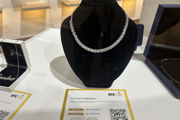 Sandra Dewi, BPA Fair 2026, 10 Perhiasan Sandra Dewi yang Dilelang di BPA Fair 2026, 1. Kalung liontin bertuliskan “Sandra Dewi”, 2. Kalung “Sandra” dari Felice Jewellery, 3. Kalung permata , 4. Dua cincin dari Sandra Dewi Gold, 5. Kalung kunci dari Tiffany &amp; Co., 6. Paket eksklusif 12 perhiasan, 7. Anting besar berinisial “SDW”, 8. Anting bertuliskan “Mika” dan “Rafa”, 9. Gelang “SDW”, 10. Paket 12 perhiasan lengkap