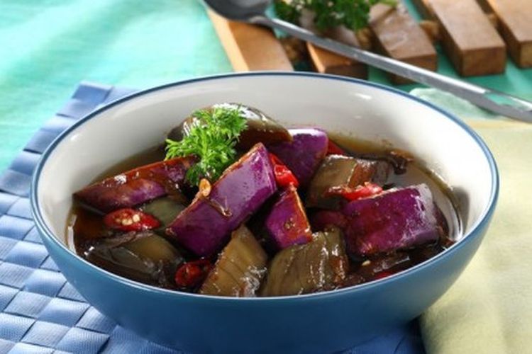 tips masak terong ungu, trik masak terong ungu, kulit terong Ungu, kulit terong ungu boleh dimakan, terong tidak lembek, Trik Masak Terong Ungu agar Kulitnya Tidak Lembek dan Berminyak, 1. Pilih Terong Segar, 2. Potong dengan Benar, 3. Jangan Masak Terlalu Lama, 4. Tumis dengan Sedikit Minyak, 5. Gunakan Teknik Memanggang, 6. Kukus untuk Versi Lebih Sehat, 7. Tambahkan Bumbu Tepat