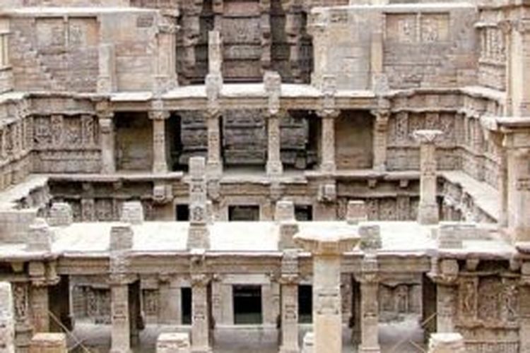 Asia, Hidden Gems Asia: 8 Situs UNESCO yang Layak Dikunjungi Sekali Seumur Hidup, 1. Rani Ki Vav, India, 2. Gua Mogao, China, 3. Sambor Prei Kuk, Kamboja, 4. Kompleks Hutan Kaeng Krachan, Thailand, 5. Fujian Tulou, China, 6. Hiraizumi, Jepang, 7. Benteng Namhansanseong, Korea Selatan, 8. Sarazm, Tajikistan