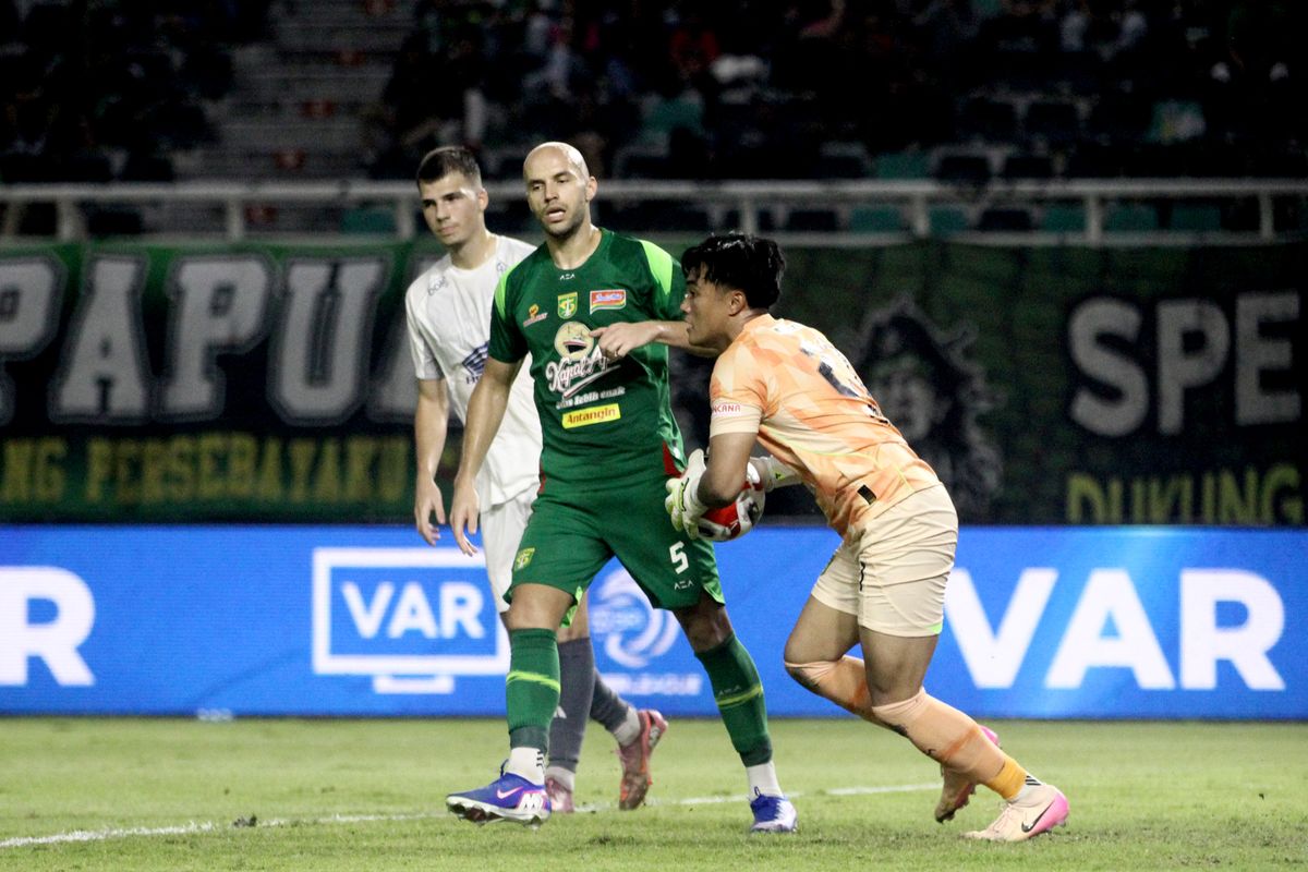 Ernando Ari, Persebaya Surabaya, Super League, Persebaya, Borneo FC, Arema FC, Momen Spesial Ernando Ari di Persebaya, Tepisan Penalti Lawan Arema Paling Berkesan