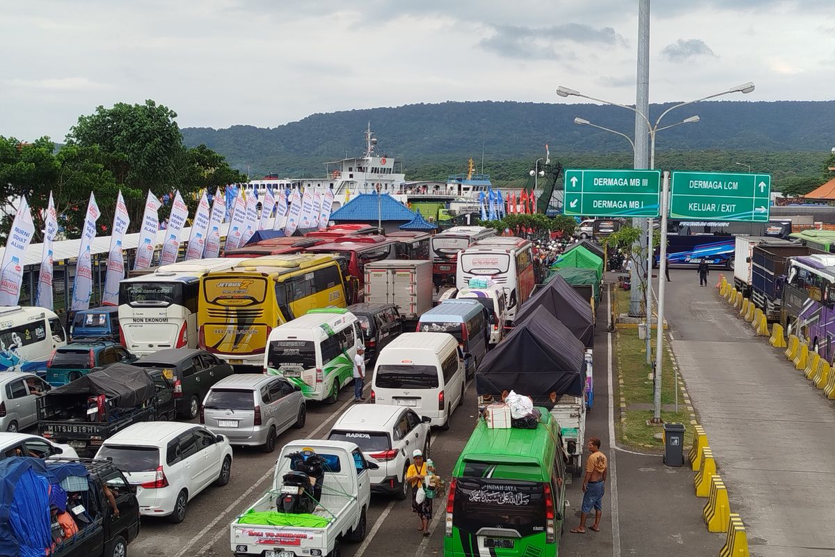 Pelabuhan Gilimanuk, Gilimanuk, Cerita Pemudik di Gilimanuk, Sewa Ojek Dadakan demi Tembus Macet Horor Menuju Ketapang