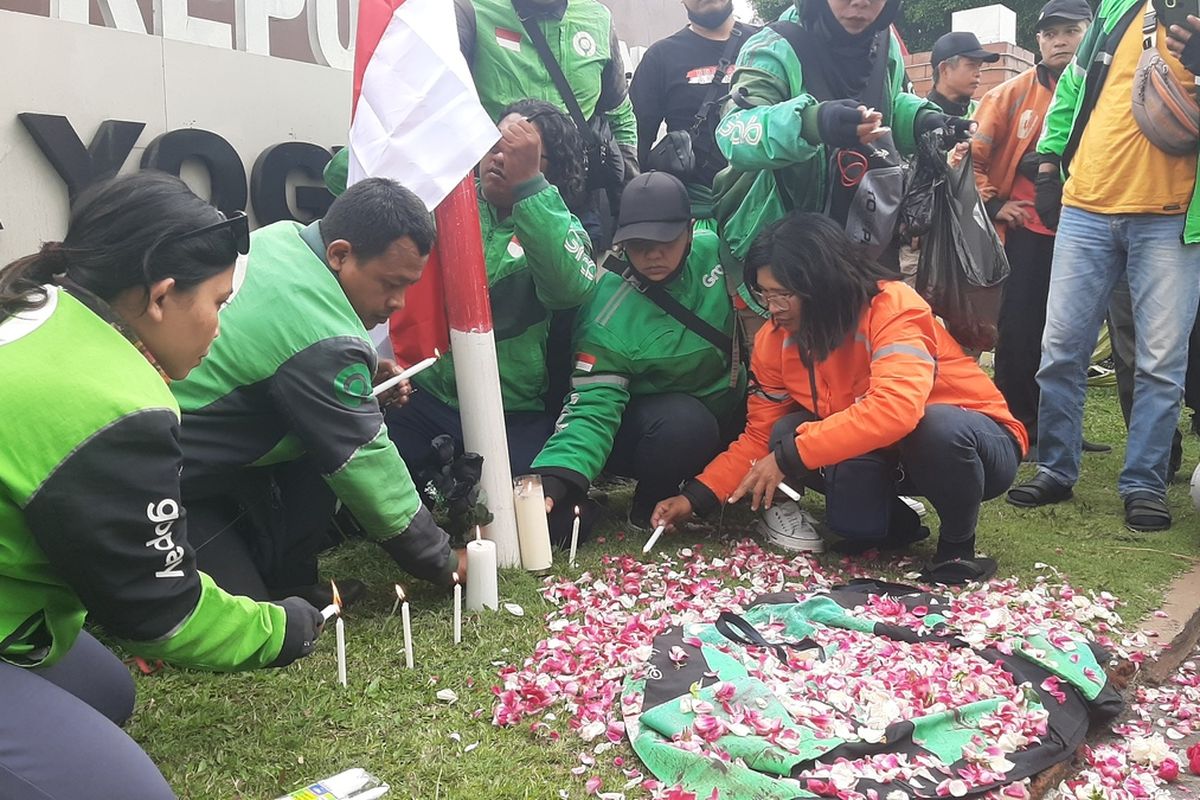 ojol, brimob, korban demo dpr, ojol dilindas brimob, rs pelni palmerah, driver ojol Moh Umar, pengemudi ojol dikeroyok aparat, korban ricuh Pejompongan, kondisi korban demo Jakarta, Brimob di RS Pelni, 4 Korban Demo Masih Dirawat di RS Pelni, Termasuk Driver Ojol Moh Umar, Identitas korban yang masih dirawat, Kondisi driver ojol Moh Umar, Bukan peserta demo, Hidup sederhana, biaya ditanggung Grab, Polisi datangi RS Pelni