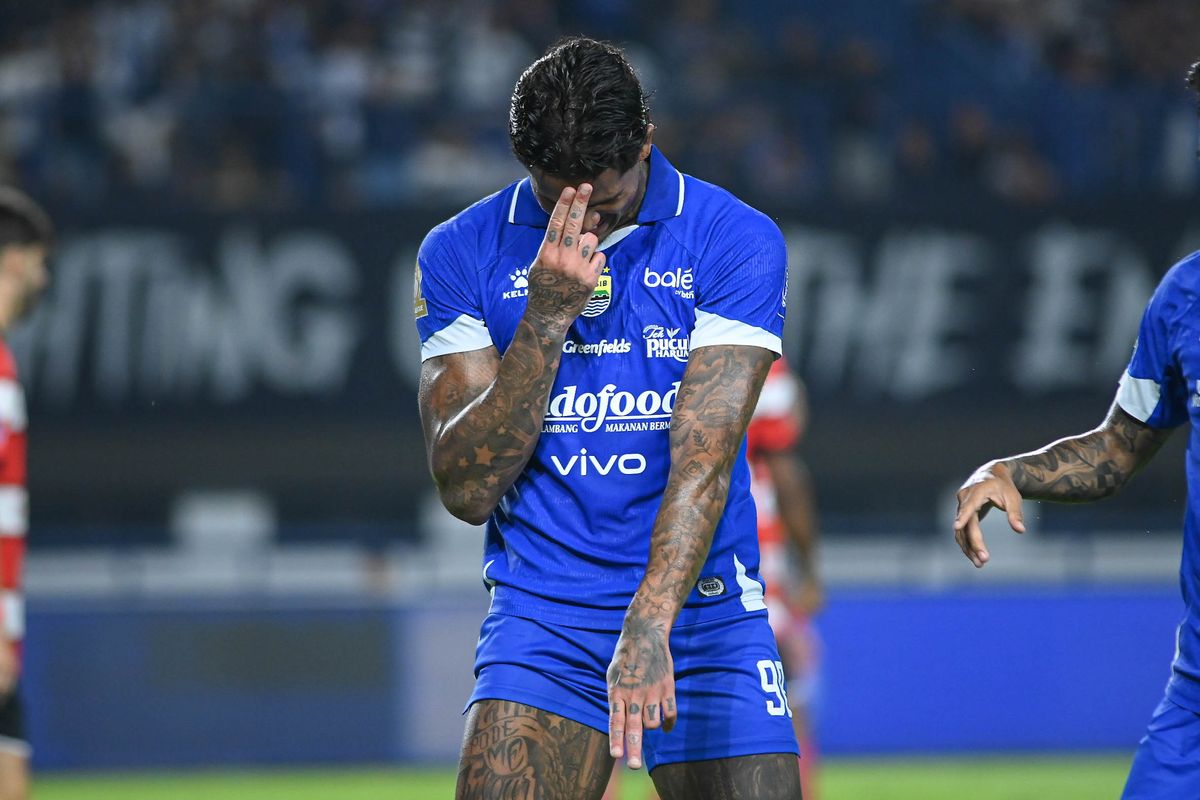 Ramon Tanque, Semen Padang, Alasan Bomber Persib Pakai Sepasang Sepatu Berbeda Ala Rochy Putiray