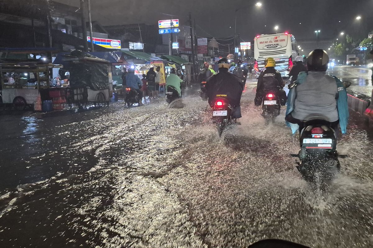 BPBD DKI, banjir Jakarta, Pantau Banjir, Waspada Banjir Jakarta: Pantau Update Real-Time Lewat Aplikasi Ini!