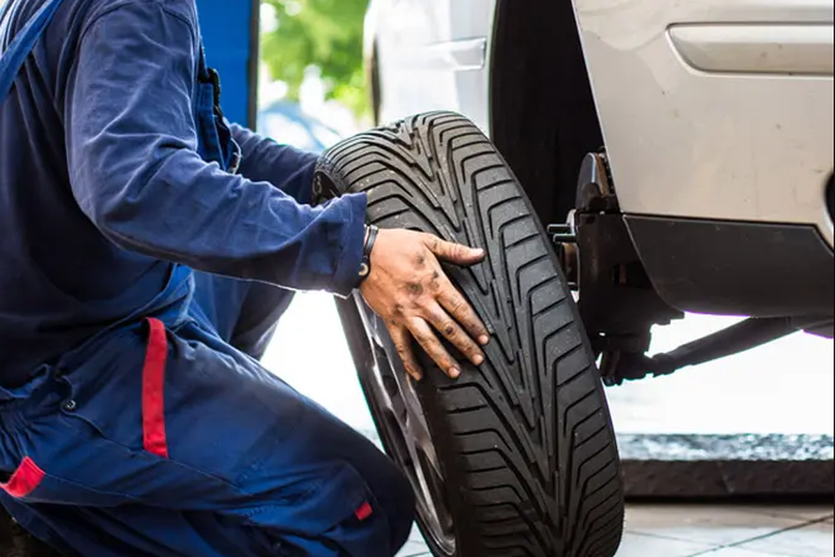 roda mobil lengket, Roda mobil susah dilepas, Roda mobil macet, Roda mobil lengket, Kenapa Roda Mobil Bisa Lengket Saat Akan Dibongkar?