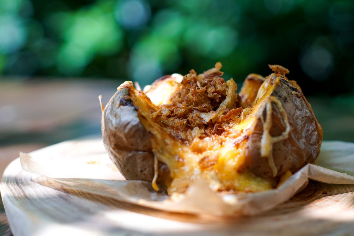 cara membuat kentang panggang pedas, Resep kentang panggang pedas, Cara membuat kentang panggang pedas, resep kentang panggang keju, resep kentang panggang pedas, resep baked potato, resep baked potato cheese, resep baked potato oven, Resep Kentang Panggang Pedas, Bisa Jadi Camilan dan Makan Siang